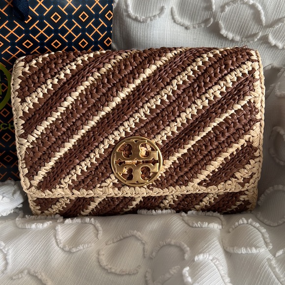 Tory Burch Handbags - Tory Burch Willa Crochet chain wallet Purse Natural/ Acorn WOVEN, Rare